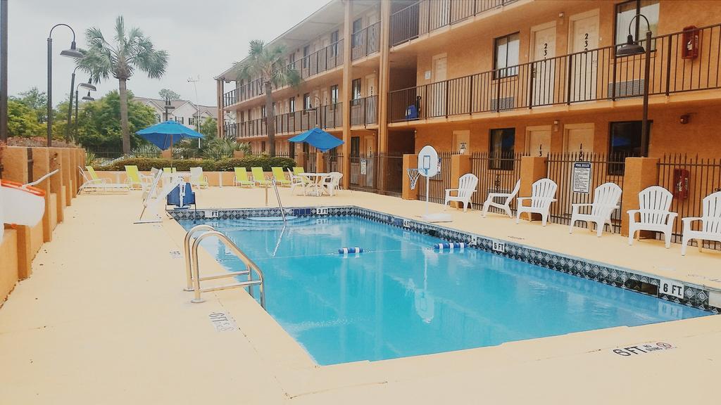 Days Inn Pensacola North Ferry Pass Buitenkant foto